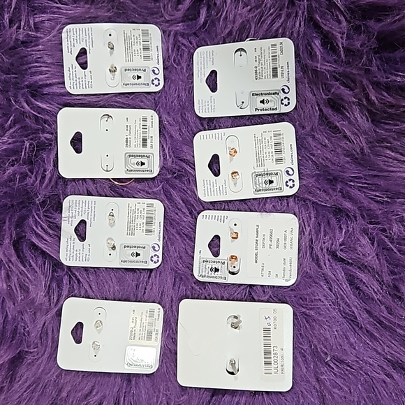 Justice Pink Makeup Bag with 2 scruchies, hair clips and 8 set Claire's earrings - Picture 7 of 9